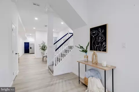 Entry Way - 3015 Windsor Ave, Baltimore, MD 21216 photo 6 of 22
