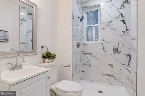 Bath - 3015 Windsor Ave, Baltimore, MD 21216 photo 5 of 8