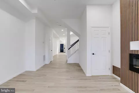 Entry Way - 3015 Windsor Ave, Baltimore, MD 21216 photo 5 of 22