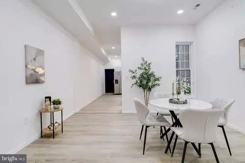Entry Way - 3015 Windsor Ave, Baltimore, MD 21216 photo 8 of 22