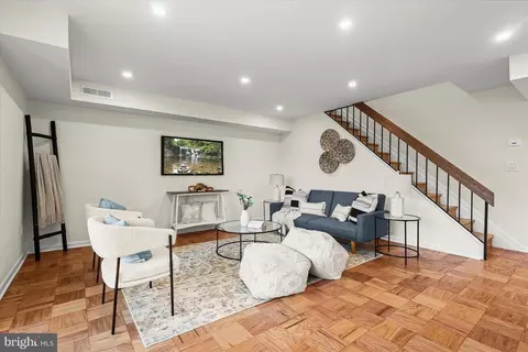 Living - 2 Cross Keys Rd #2F, Baltimore, MD 21210 photo 3 of 4