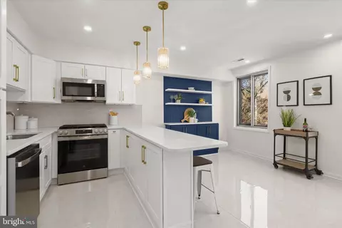 Kitchen - 2 Cross Keys Rd #2F, Baltimore, MD 21210 photo 4 of 4