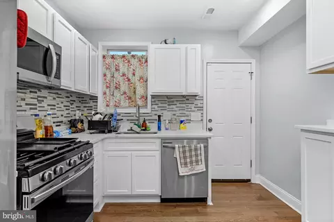 Entry Way - 2227 Cecil Ave, Baltimore, MD 21218 photo 4 of 5