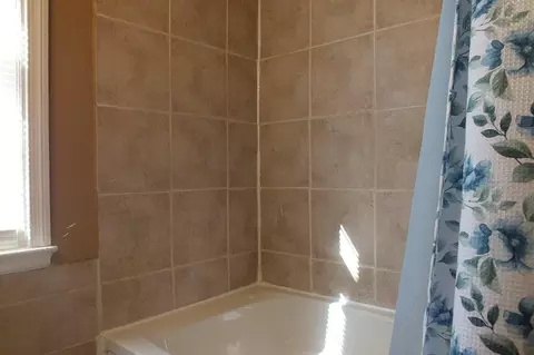 Bath - 1025 Witherspoon Rd, Baltimore, MD 21212 photo 1 of 1