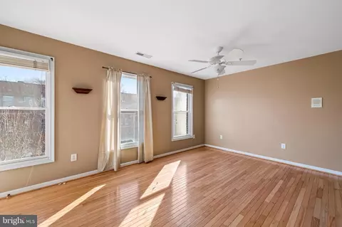 Living - 252 Robert St, Baltimore, MD 21217 photo 6 of 6
