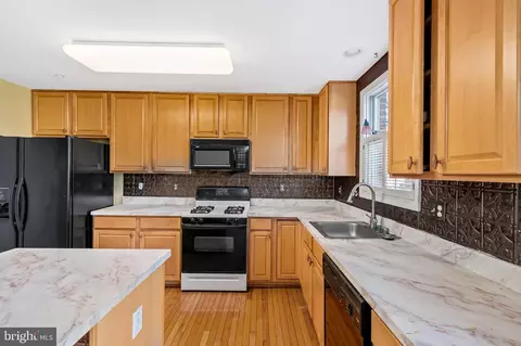 Kitchen - 252 Robert St, Baltimore, MD 21217 photo 3 of 5