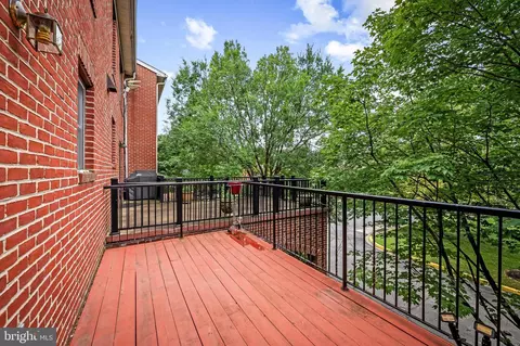 Exterior - 252 Robert St, Baltimore, MD 21217 photo 6 of 10