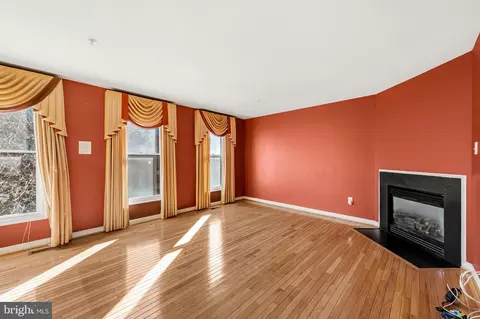 Living - 252 Robert St, Baltimore, MD 21217 photo 1 of 6
