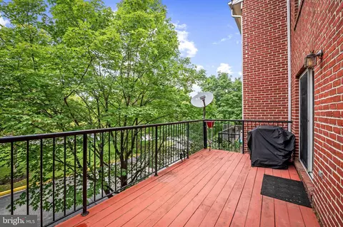 Exterior - 252 Robert St, Baltimore, MD 21217 photo 7 of 10