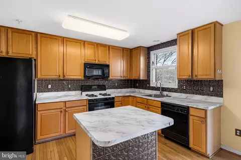 Kitchen - 252 Robert St, Baltimore, MD 21217 photo 2 of 5