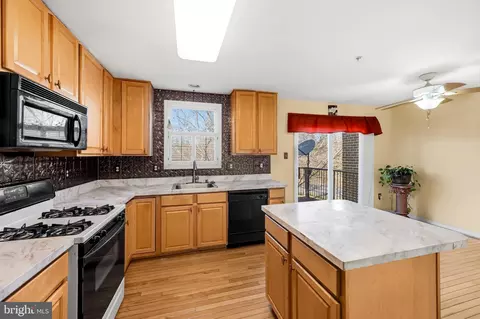 Kitchen - 252 Robert St, Baltimore, MD 21217 photo 4 of 5