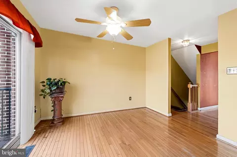 Living - 252 Robert St, Baltimore, MD 21217 photo 5 of 6