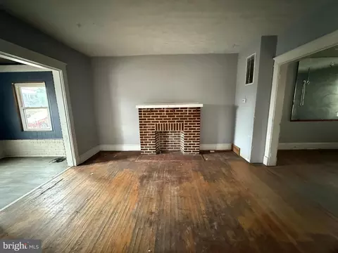 Living - 556 Radnor Ave, Baltimore, MD 21212 photo 1 of 4