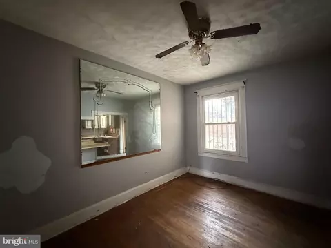 Living - 556 Radnor Ave, Baltimore, MD 21212 photo 4 of 4