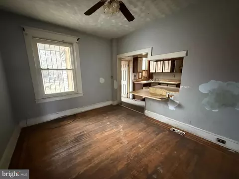 Living - 556 Radnor Ave, Baltimore, MD 21212 photo 3 of 4