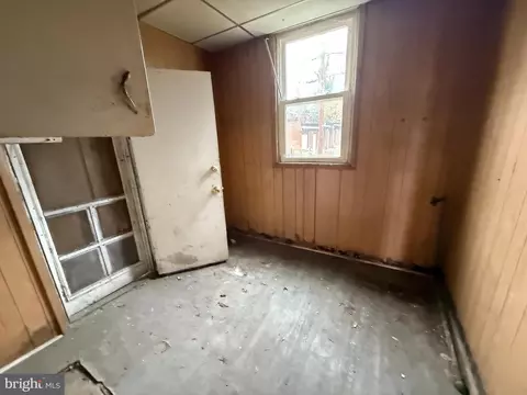 Entry Way - 556 Radnor Ave, Baltimore, MD 21212 photo 2 of 3