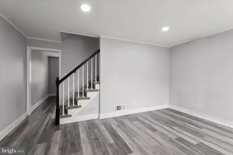Entry Way - 4352 Eldone Rd, Baltimore, MD 21229 photo 2 of 7