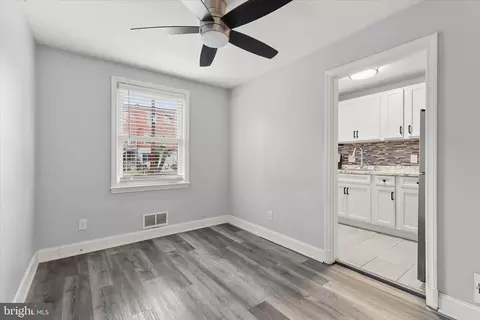 Entry Way - 4352 Eldone Rd, Baltimore, MD 21229 photo 3 of 7