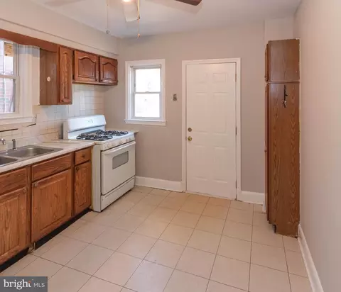 Entry Way - 5627 Ready Ave, Baltimore, MD 21212 photo 1 of 5
