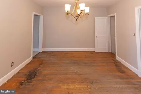Living - 5627 Ready Ave, Baltimore, MD 21212 photo 4 of 5