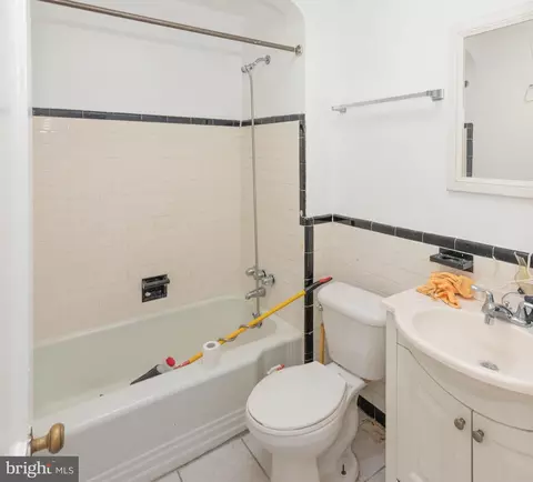 Bath - 5627 Ready Ave, Baltimore, MD 21212 photo 1 of 3