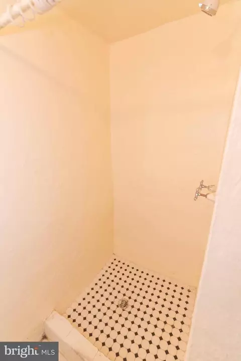 Bath - 5627 Ready Ave, Baltimore, MD 21212 photo 2 of 3