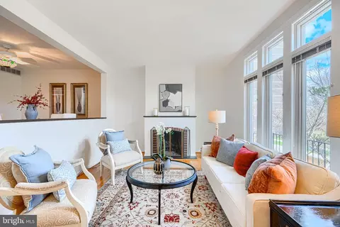 Living - 211 Bolton Pl, Baltimore, MD 21217 photo 3 of 4