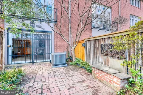 Exterior - 211 Bolton Pl, Baltimore, MD 21217 photo 10 of 13