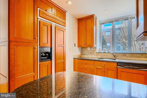 Kitchen - 211 Bolton Pl, Baltimore, MD 21217 photo 3 of 6