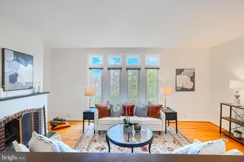 Living - 211 Bolton Pl, Baltimore, MD 21217 photo 1 of 4