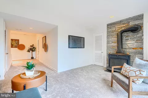 Entry Way - 211 Bolton Pl, Baltimore, MD 21217 photo 4 of 5