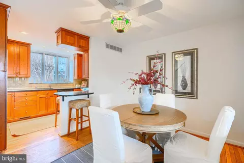 Dining - 211 Bolton Pl, Baltimore, MD 21217 photo 3 of 5