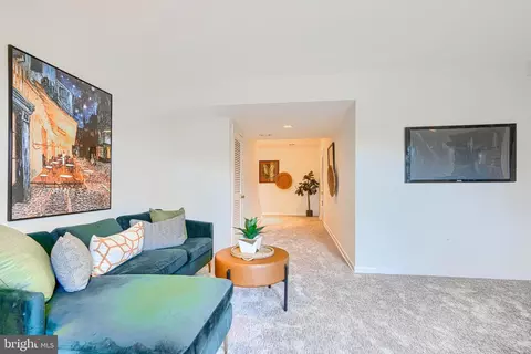 Entry Way - 211 Bolton Pl, Baltimore, MD 21217 photo 5 of 5