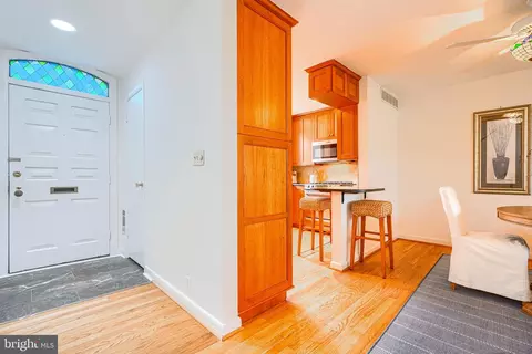 Entry Way - 211 Bolton Pl, Baltimore, MD 21217 photo 2 of 5