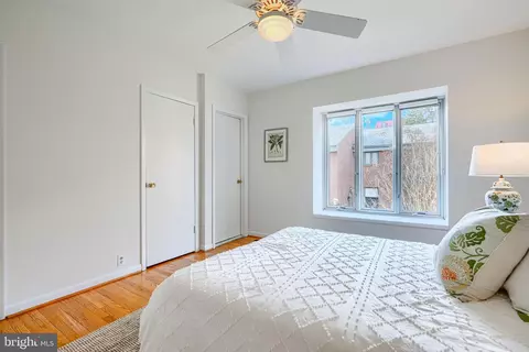 Bedroom - 211 Bolton Pl, Baltimore, MD 21217 photo 7 of 8