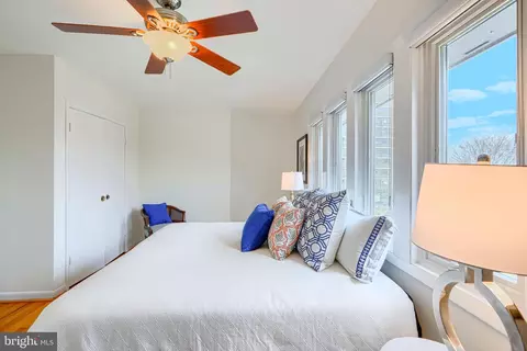 Bedroom - 211 Bolton Pl, Baltimore, MD 21217 photo 5 of 8