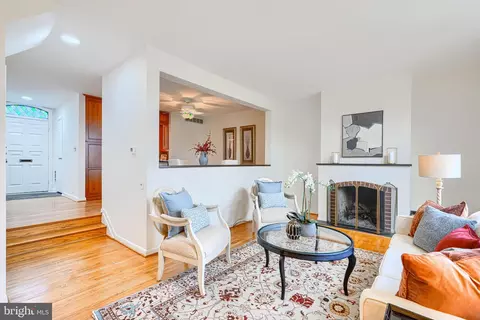 Living - 211 Bolton Pl, Baltimore, MD 21217 photo 4 of 4