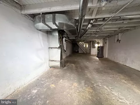Entry Way - 517 E 21st St, Baltimore, MD 21218 photo 4 of 5