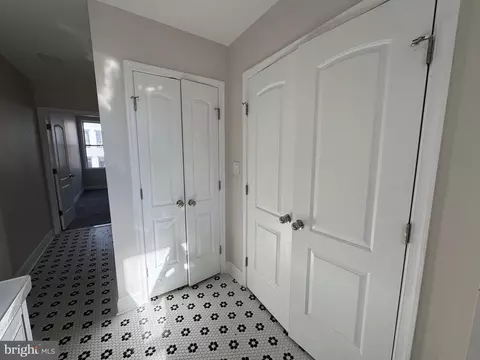 Entry Way - 517 E 21st St, Baltimore, MD 21218 photo 2 of 5