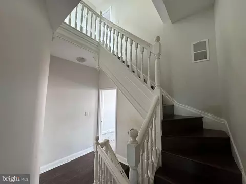 Entry Way - 517 E 21st St, Baltimore, MD 21218 photo 3 of 5
