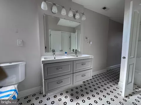 Bath - 517 E 21st St, Baltimore, MD 21218 photo 6 of 8