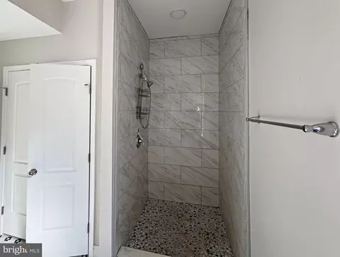 Entry Way - 517 E 21st St, Baltimore, MD 21218 photo 1 of 5
