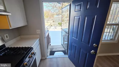 Entry Way - 1226 E Chase St, Baltimore, MD 21202 photo 3 of 20