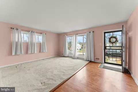 Living - 6230 Laurelton Ave, Baltimore, MD 21214 photo 3 of 4