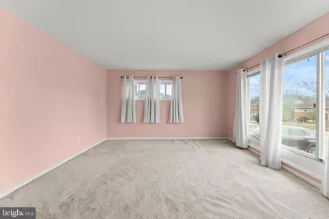 Living - 6230 Laurelton Ave, Baltimore, MD 21214 photo 2 of 4