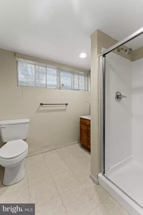 Bath - 6230 Laurelton Ave, Baltimore, MD 21214 photo 2 of 2