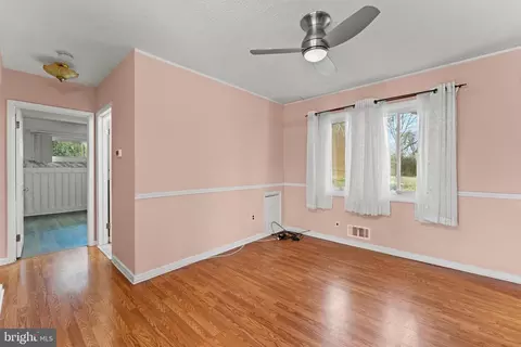 Entry Way - 6230 Laurelton Ave, Baltimore, MD 21214 photo 2 of 5