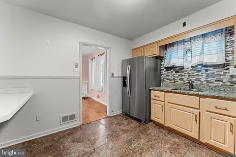 Entry Way - 6230 Laurelton Ave, Baltimore, MD 21214 photo 4 of 5