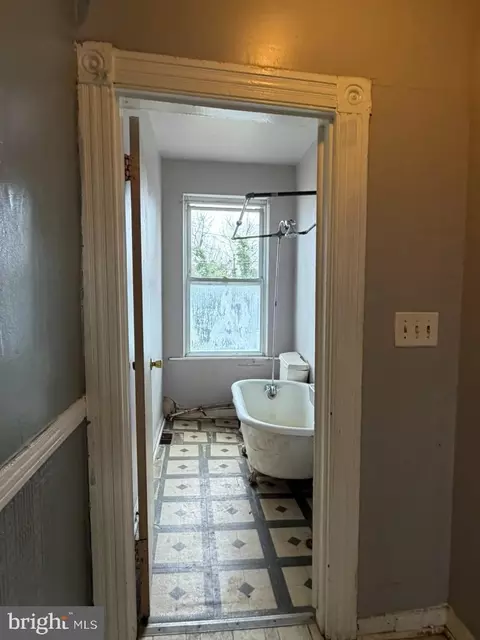 Entry Way - 1827 N Milton Ave, Baltimore, MD 21213 photo 16 of 21