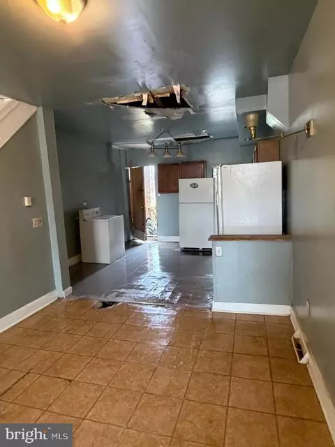 Entry Way - 1827 N Milton Ave, Baltimore, MD 21213 photo 5 of 21